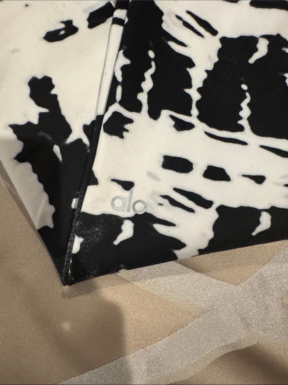 ALO Yoga Black & White Tie-Dye Leggings - Picture 5 of 5